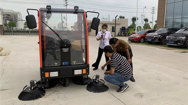 小型駕駛式掃地車(chē)哪家做的比較好